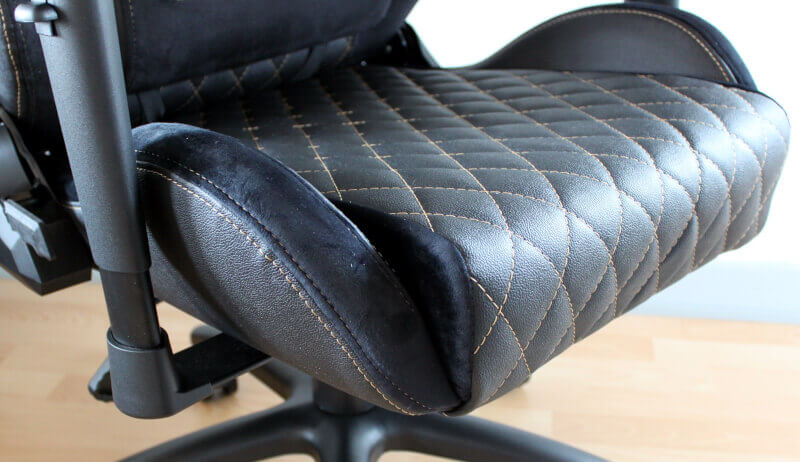 Review of the Cougar Armor Titan Pro Royal chair 